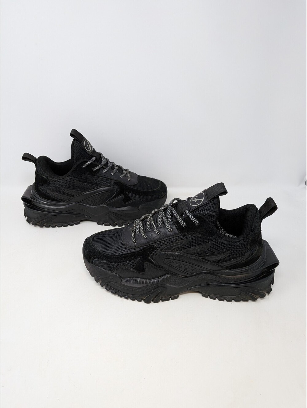Javi Elevate Boy's Youth Size 4 Black Chunky Low-Top Sneakers